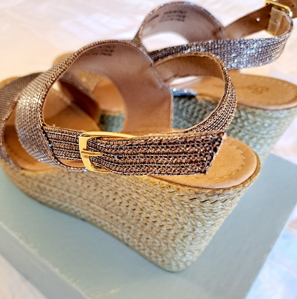 Seychelles Downtime Bronze Metallic Wedges - Picture 3 of 9